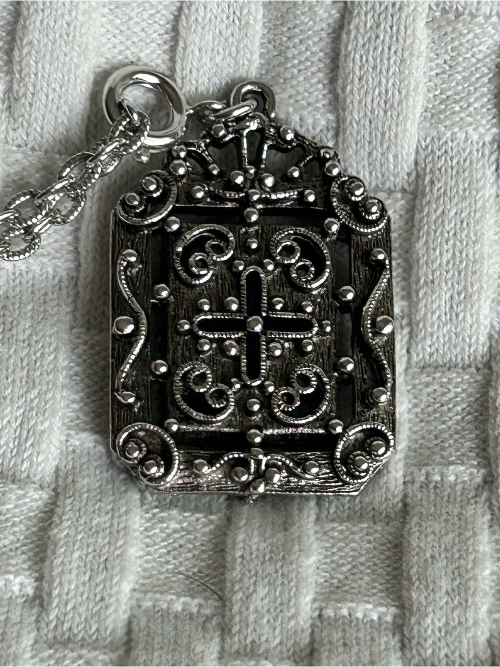 Sarah Coventry "Roman Holiday" Reversible Blue Stone Filigree Pendant Necklace6 - Picture 5 of 8